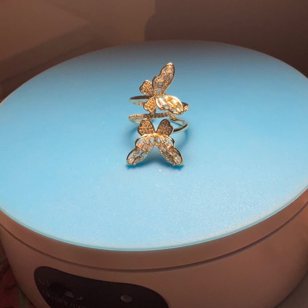 A DOUBLE BUTTERFLY RING ADJUSTABLE